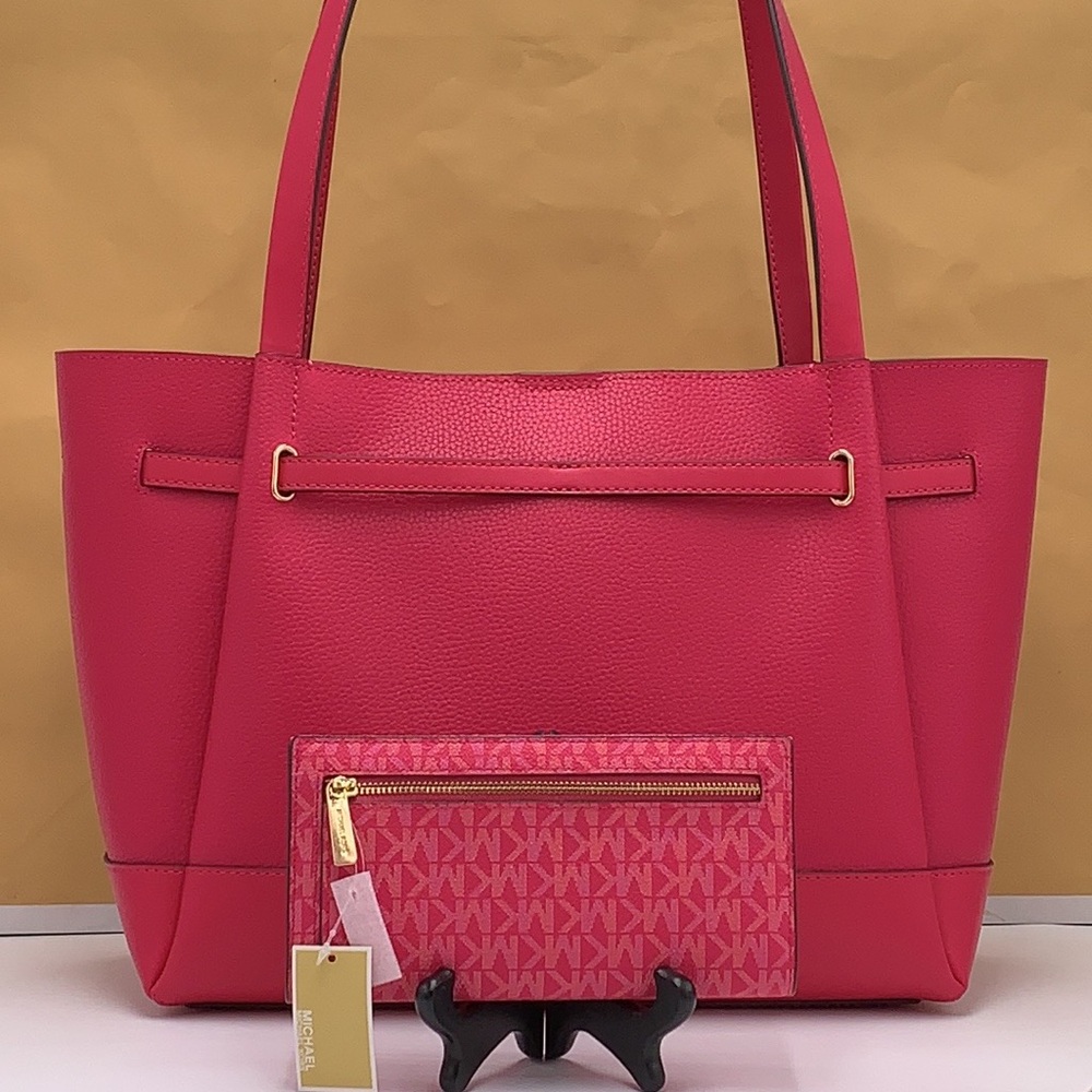 MICHAEL KORS
Reed Large Leather Belted 
Shoulder Handbag & Large
Snap Wallet - Picture 2 of 16